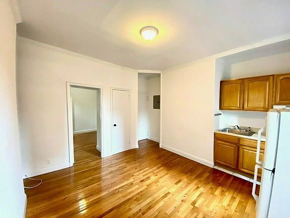 4th image of 243 E 39th St APT 5A