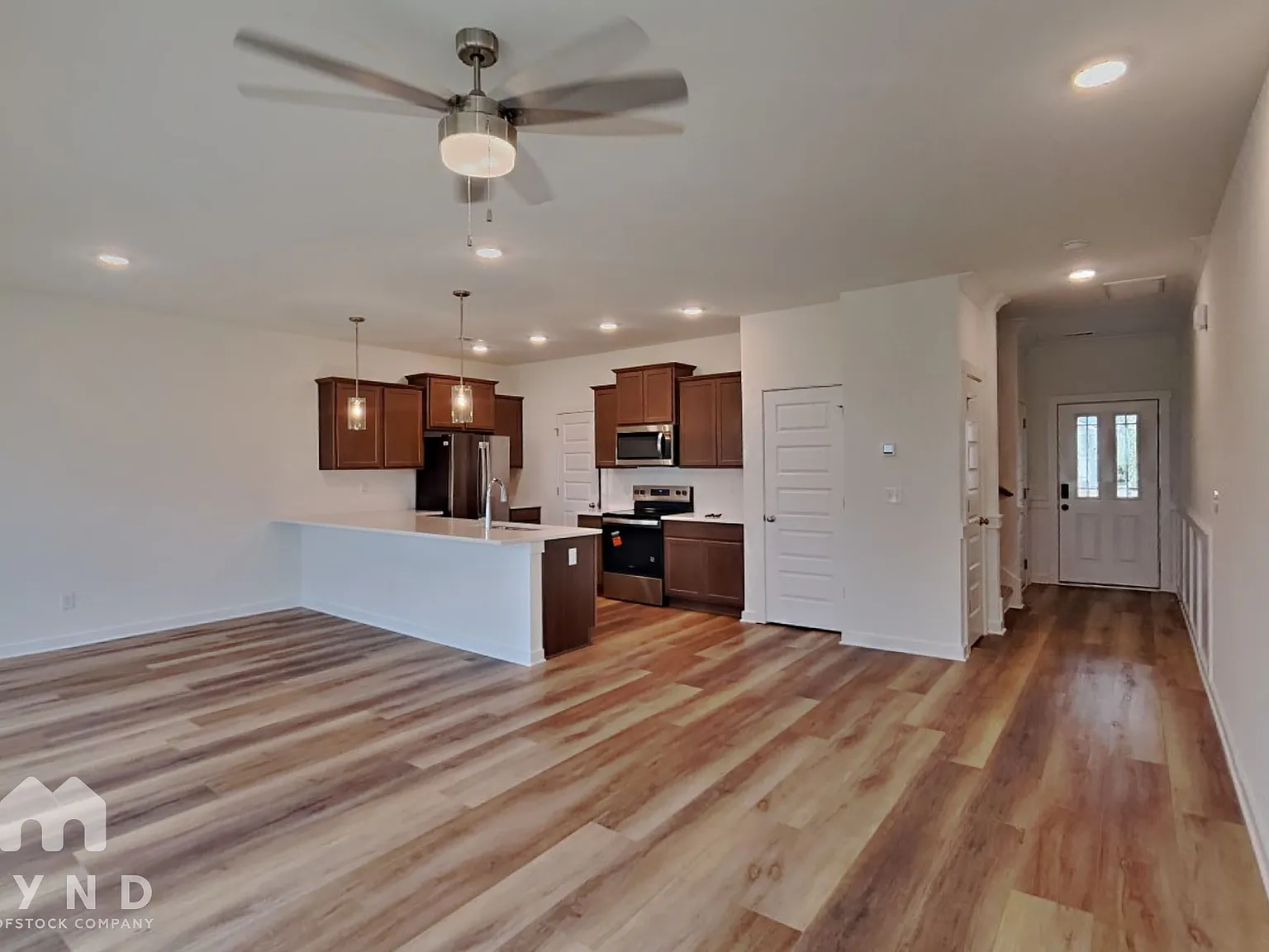 3 bed, 2.5 bath, 1768 sqft, $1,795 — Photo 3
