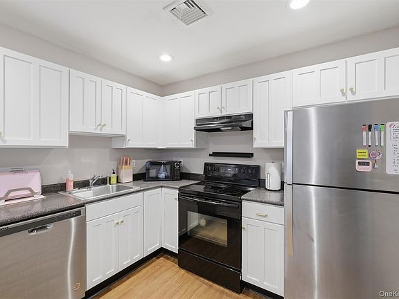 5th image of 549 Gregory Court