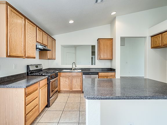 3rd image of 629 Claxton Ave