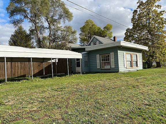 Apartment with car port