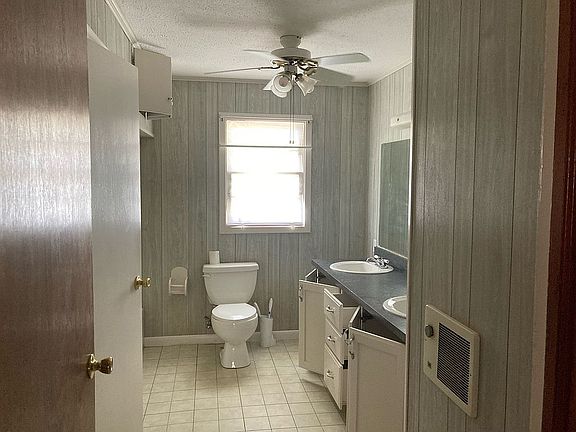 5th image of 124 Jason St