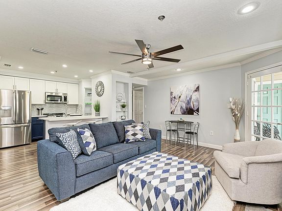 3rd image of 1000 W Horatio St APT 127