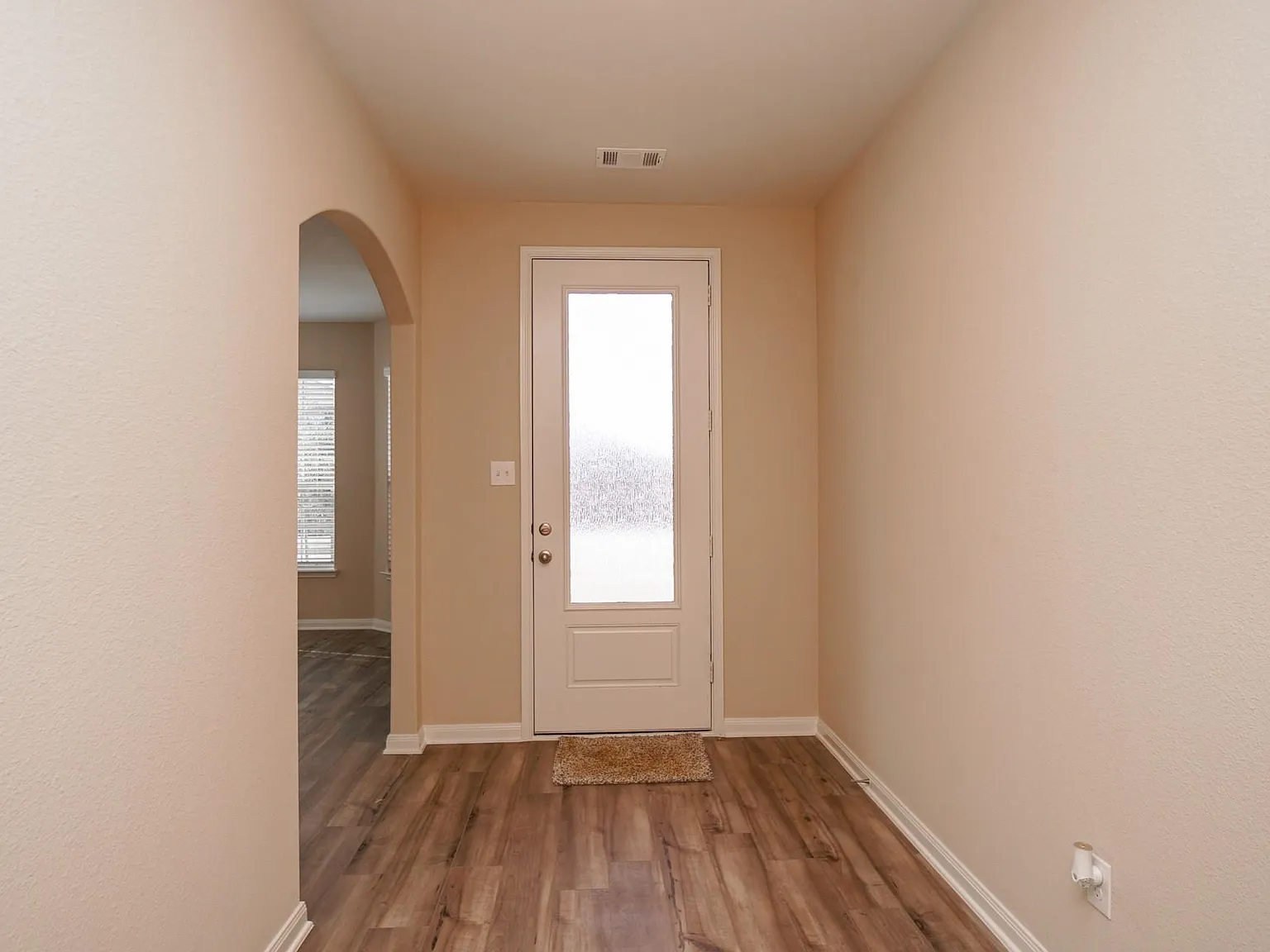 3 bed, 2000 sqft, $2,150 — Photo 3