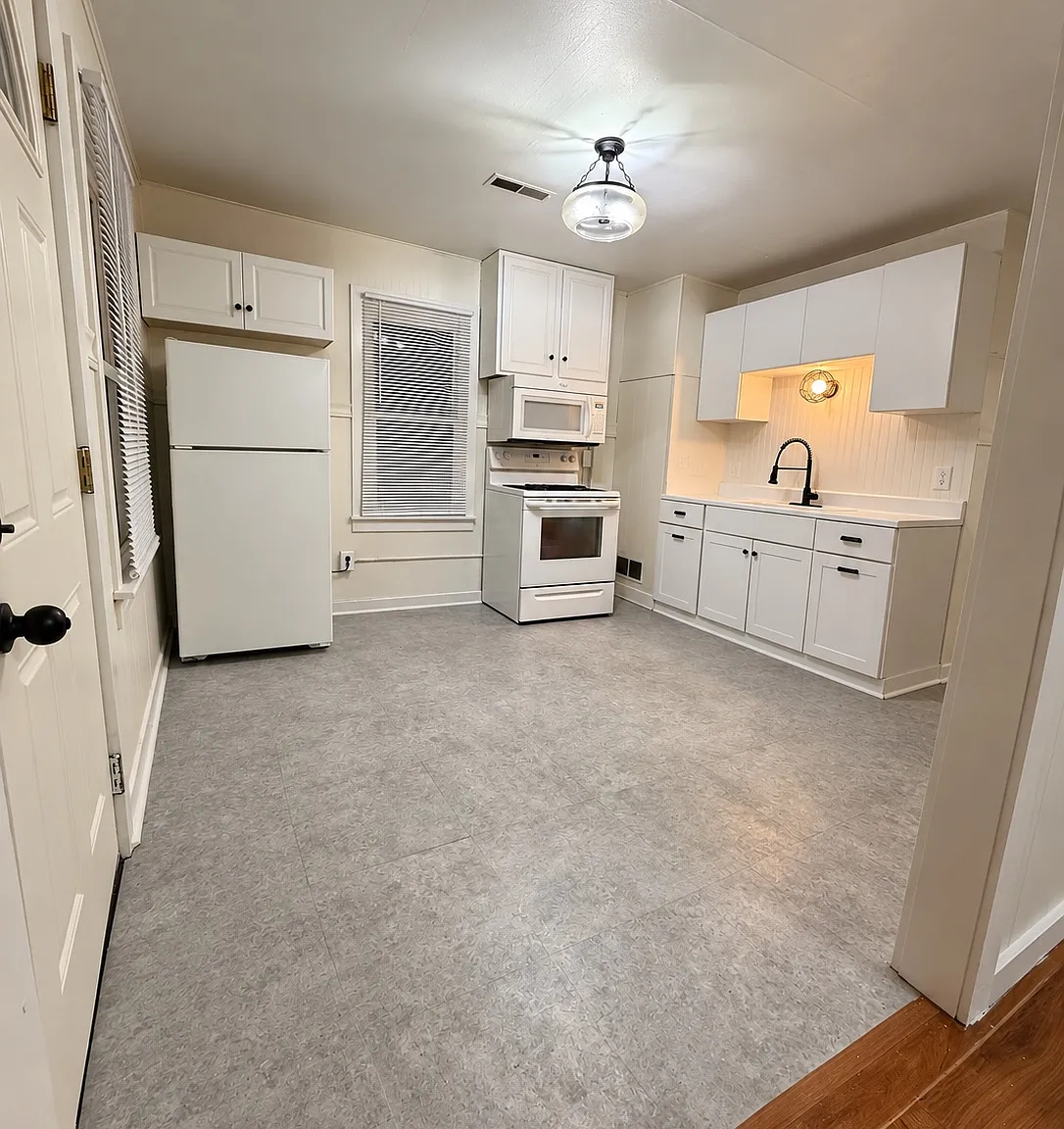 2 bed, 850 sqft, $900 — Photo 1