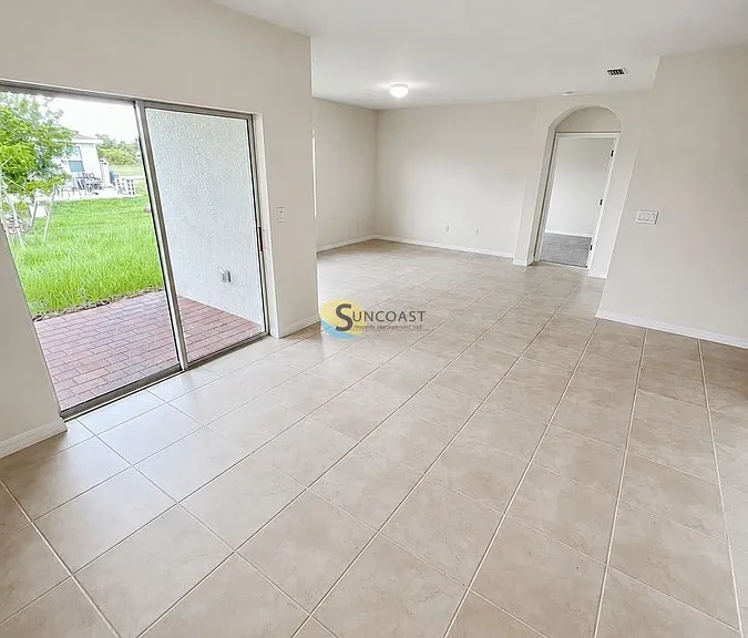 2518 NE 6th Pl — Photo 18