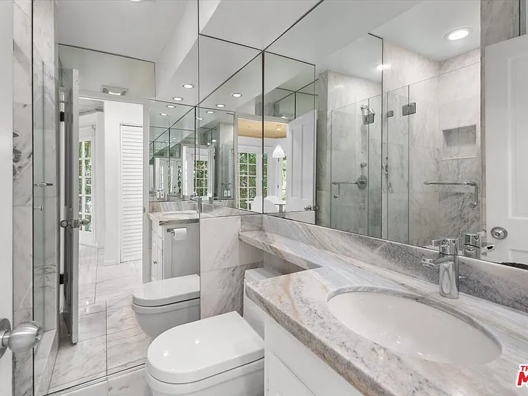 4031 Hollyline Ave — Photo 13