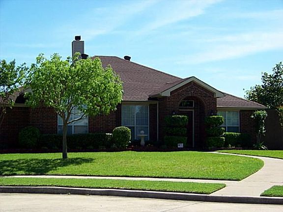 2nd image of 2822 Riverbrook Cir
