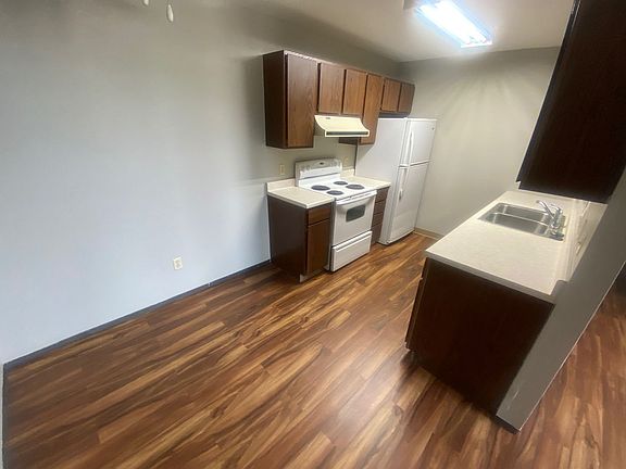 3rd image of 902 & 904 9th St #W102