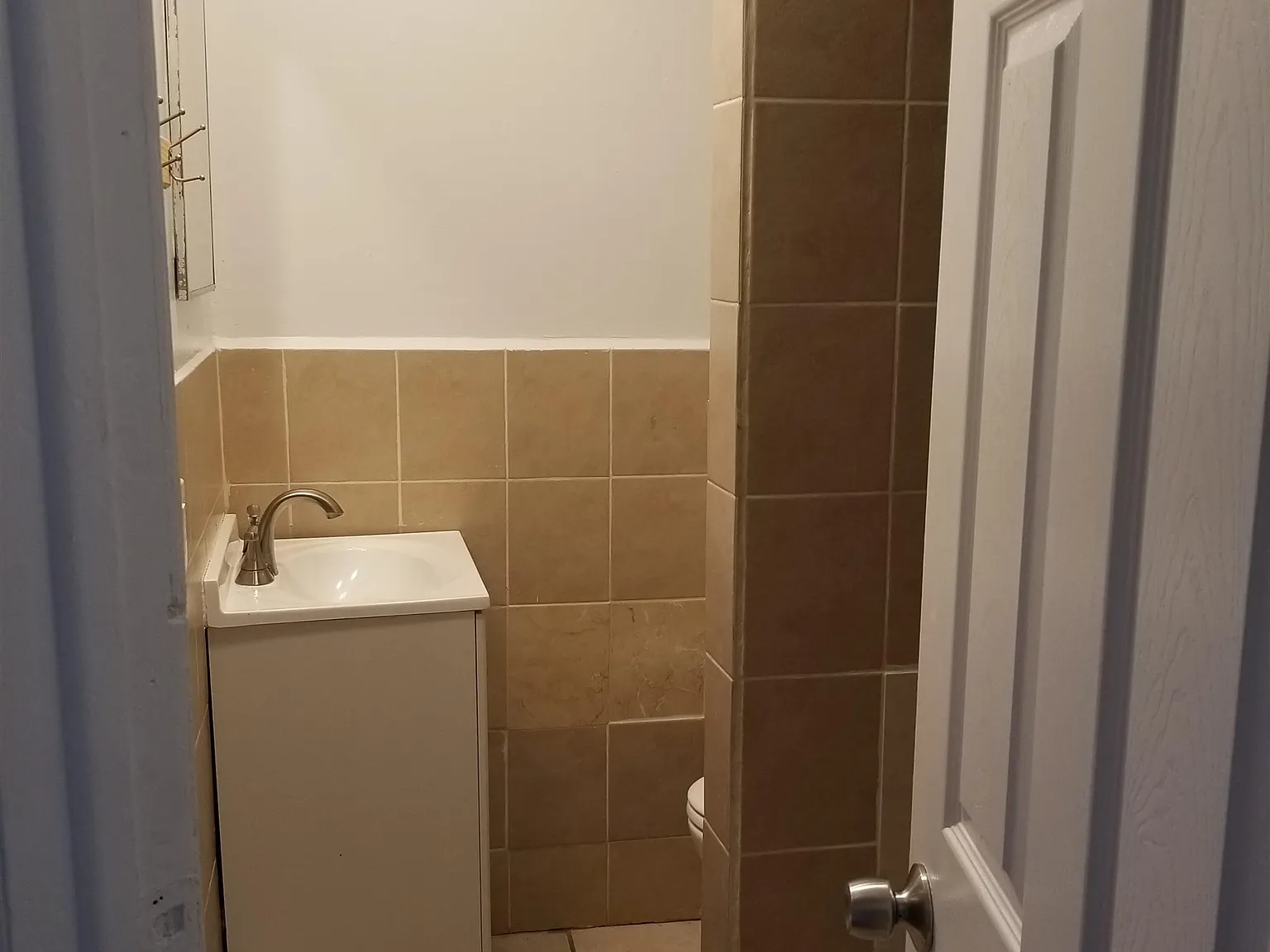 3 bed, 1.0 bath, $1,800 — Photo 3
