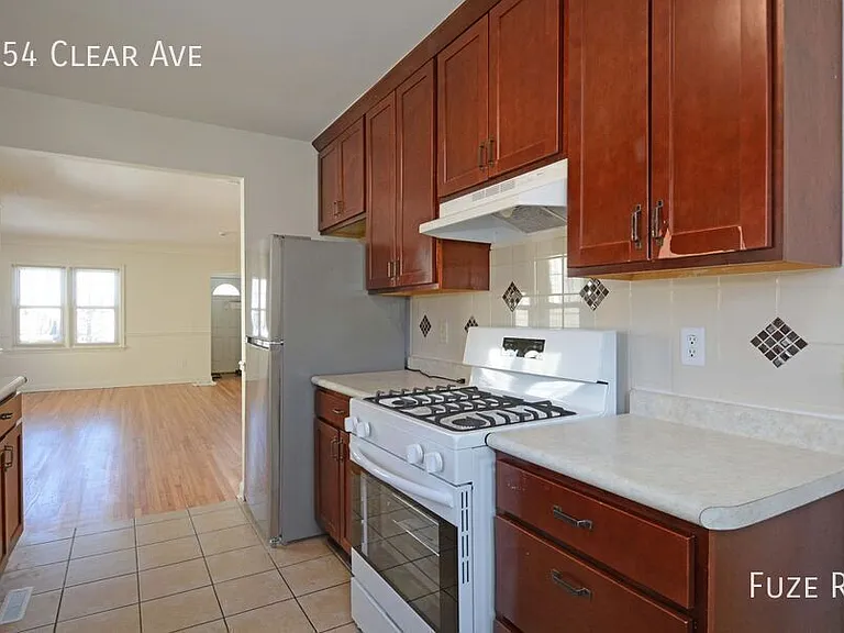 654 Clear Ave — Photo 7