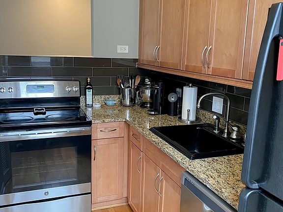 5th image of 2343 N Greenview Ave APT 106