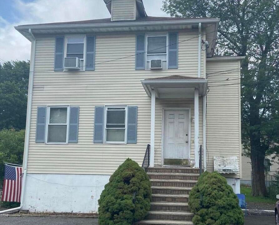 1st image of 942 Edwin Street #c