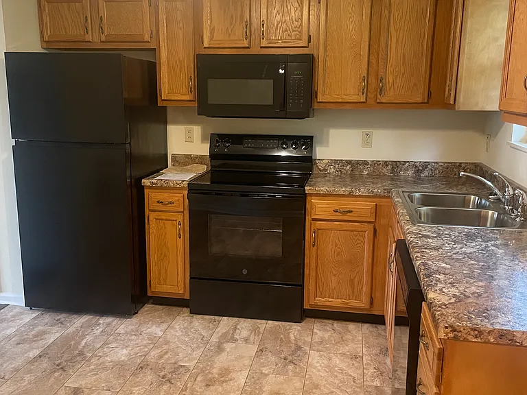 1114 Gregory Oaks Ln — Photo 3