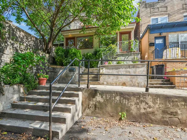 8 Carroll Place image 16 of 21