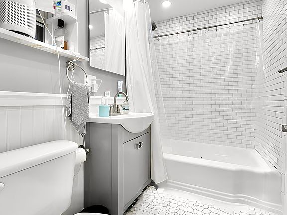 5th image of 330 Haven Ave APT 2A