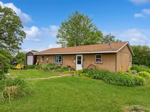 4620 S 54th St, Clinton, IA 52732