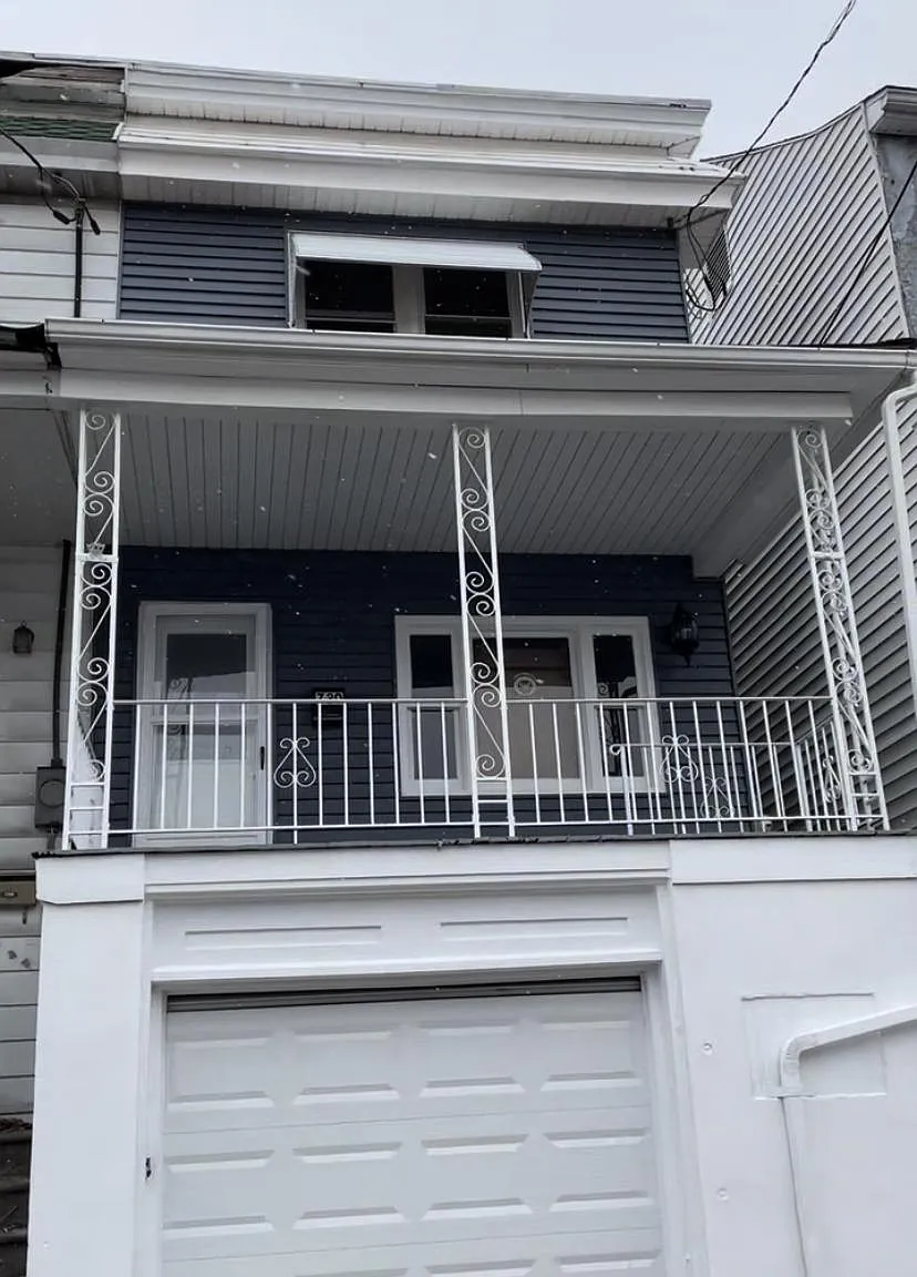 730 Walnut St — Photo 1