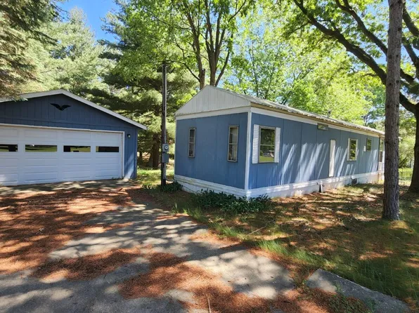 5996 E Ford Lake Dr, Fountain, MI 49410