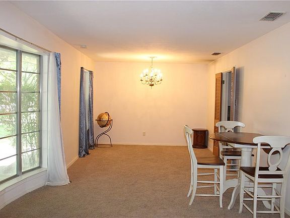 2nd image of 1706 Surrey Cir