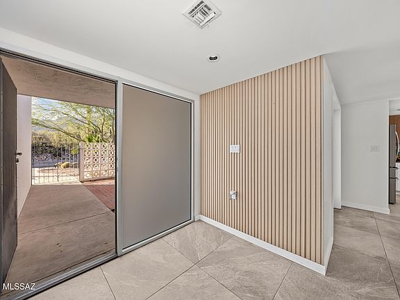 4th image of 5874 N Camino Esplendora