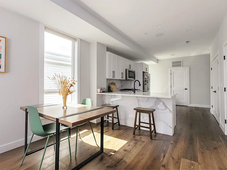 17 Chestnut Ave #3 — Photo 4