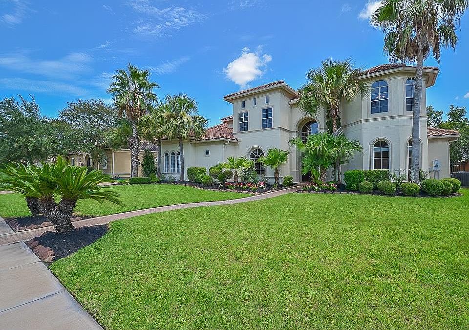 1st image of 18811 Windsor Lakes Dr
