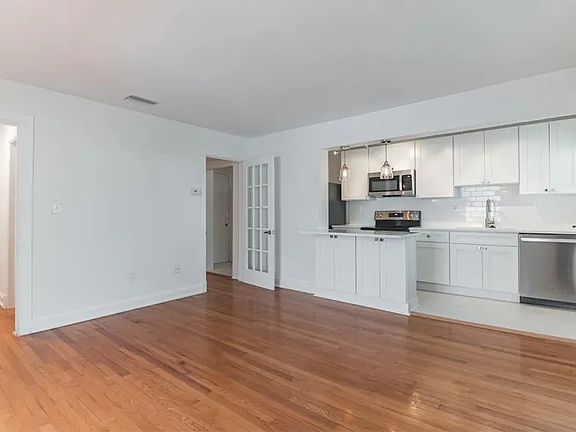 3rd image of 1303 S Gunby Ave APT 11