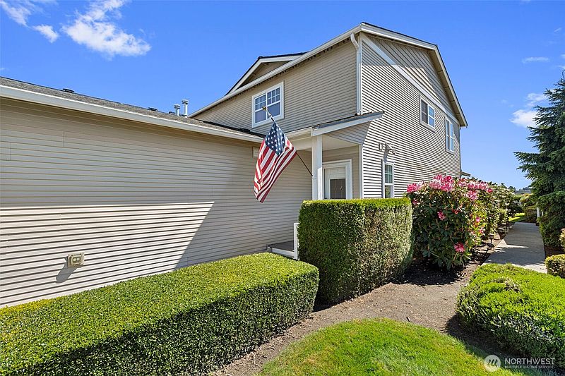 2nd image of 1190 Decatur Circle