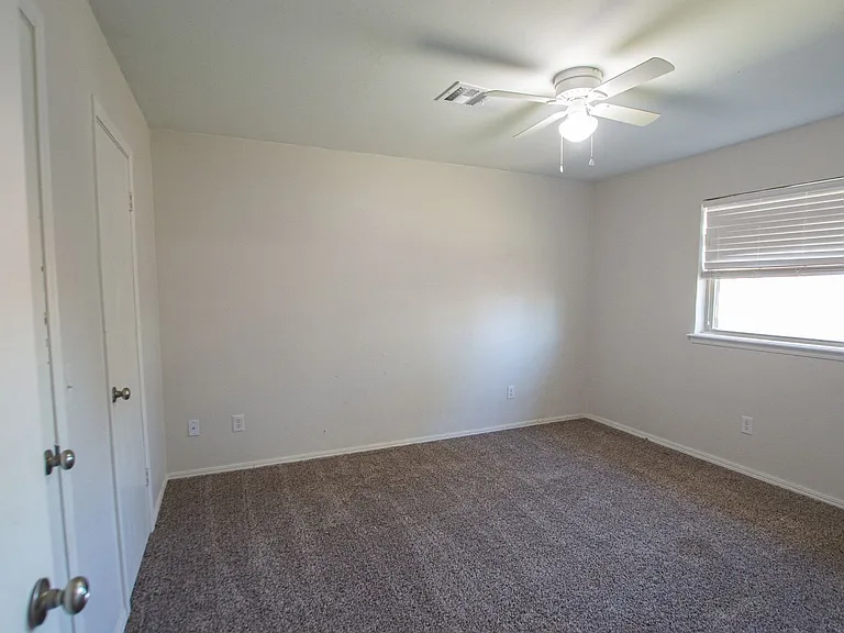 224 S Bouziden Dr — Photo 21