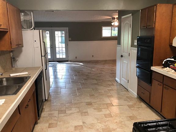 3rd image of 931 Dolby St