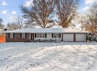 502 Crest Dr, Sweet Springs, MO 65351