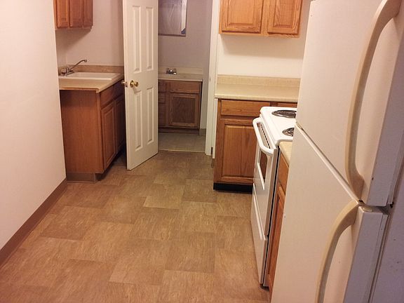 5th image of 501 Main St APT 3