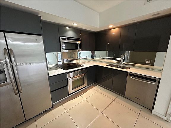 2nd image of 31 SE 6th St APT 407