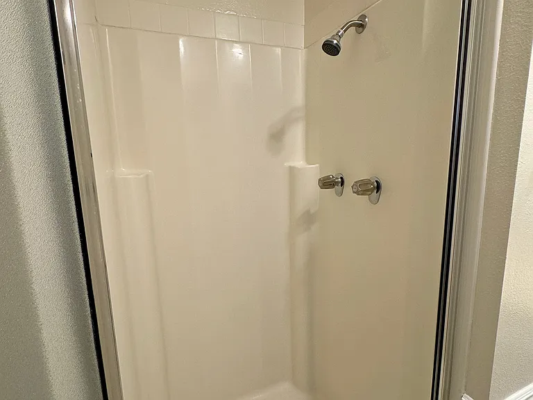 Loft/2nd Bedroom Shower