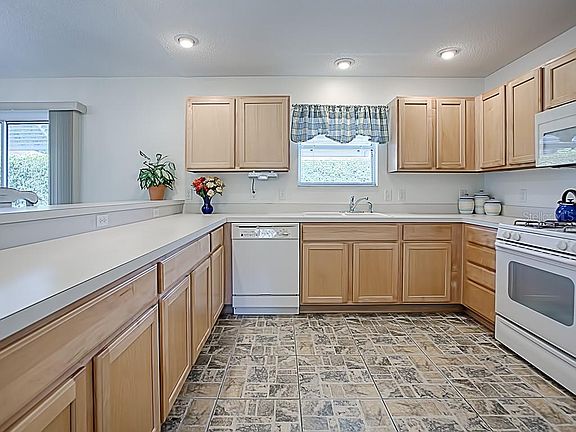 4th image of 1800 Hinckley Ln