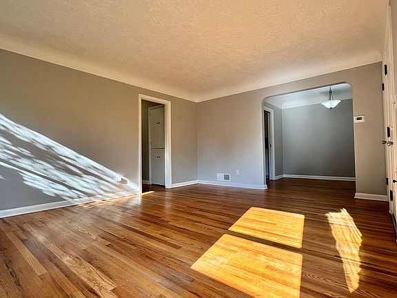 3rd image of 5401 SE Tolman St