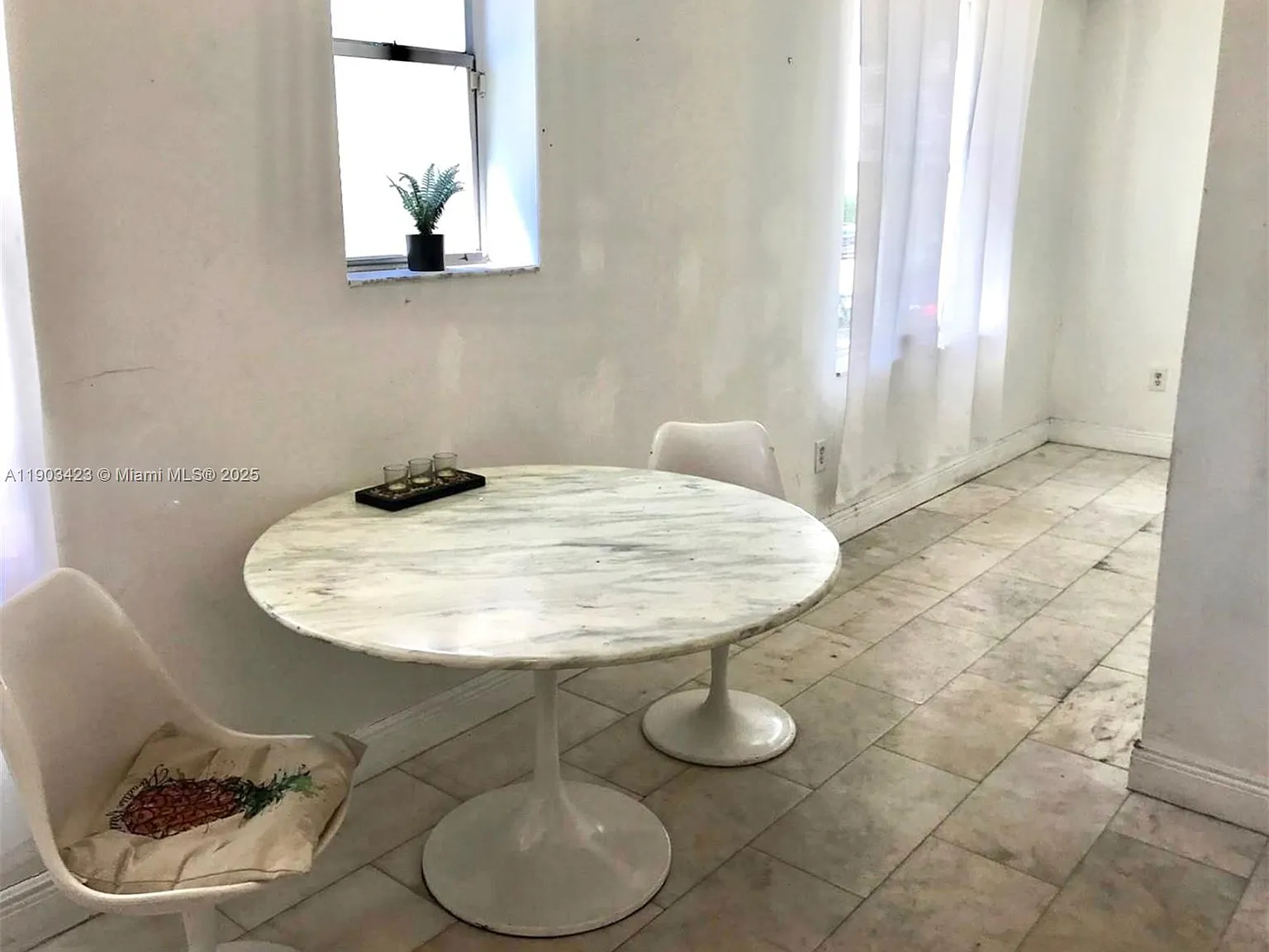 The Elaine Condo — Photo 4