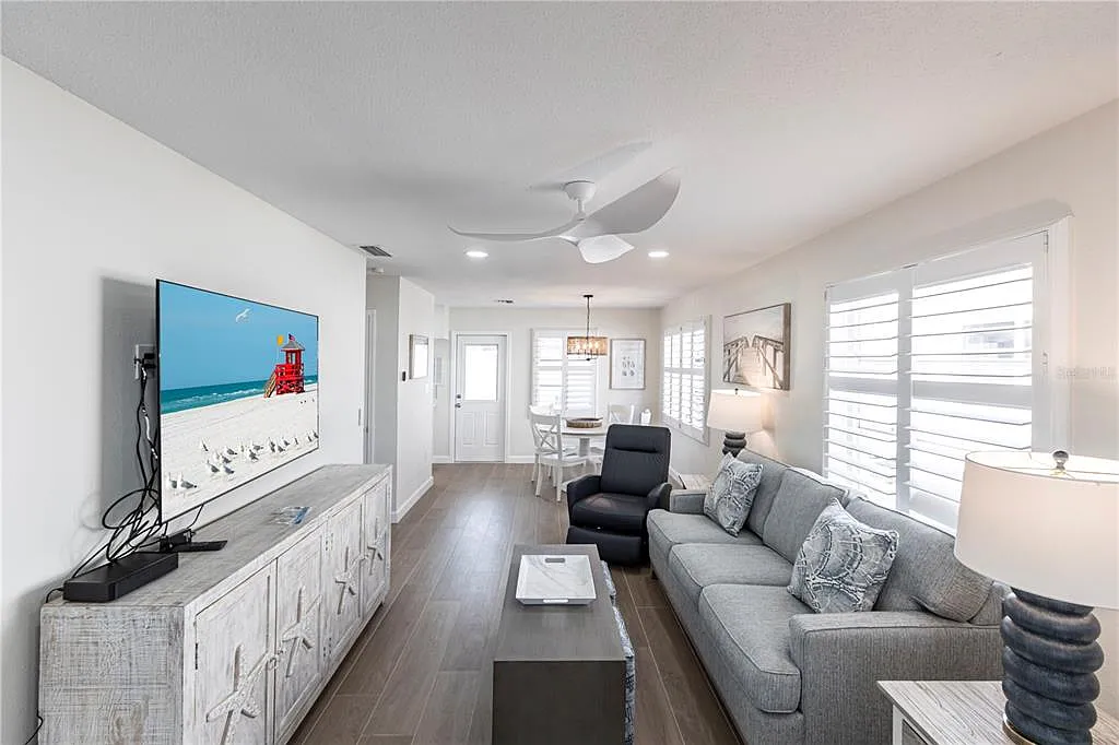 1 bed, 1.0 bath, 696 sqft, $7,500 — Photo 4