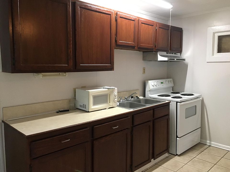 2nd image of 223 Clinton St