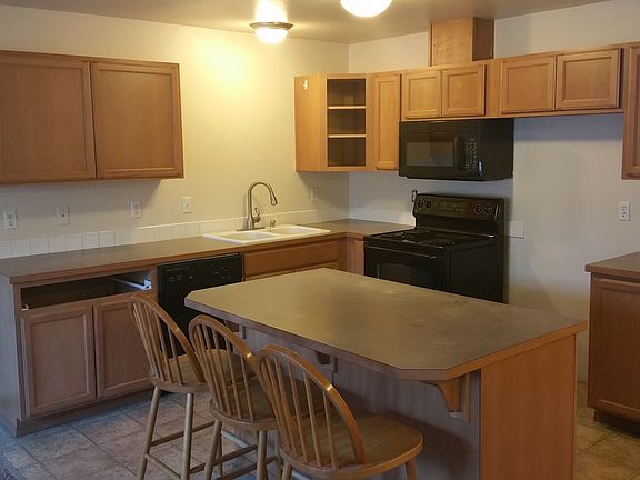 5th image of 10511 140th Street Ct E Unit 28