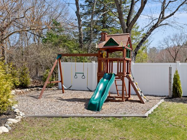 2 Genevieve Ln, Acton, MA 01720