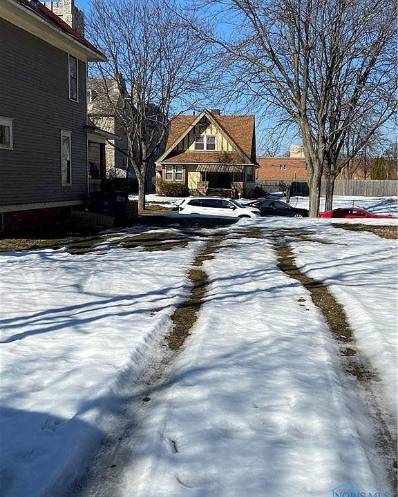 2nd image of 433 Victoria Pl