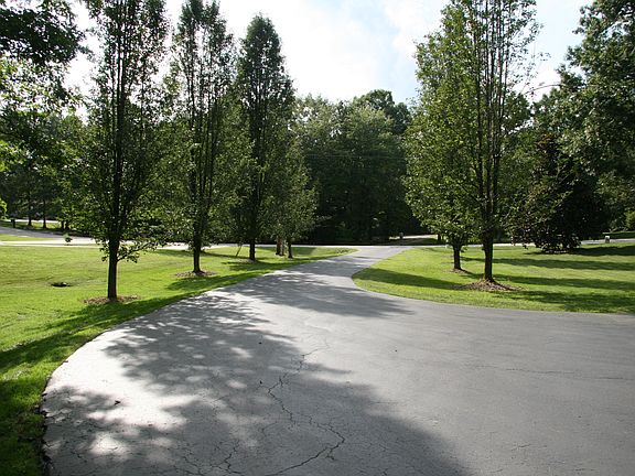 5th image of 390 Creekway Dr