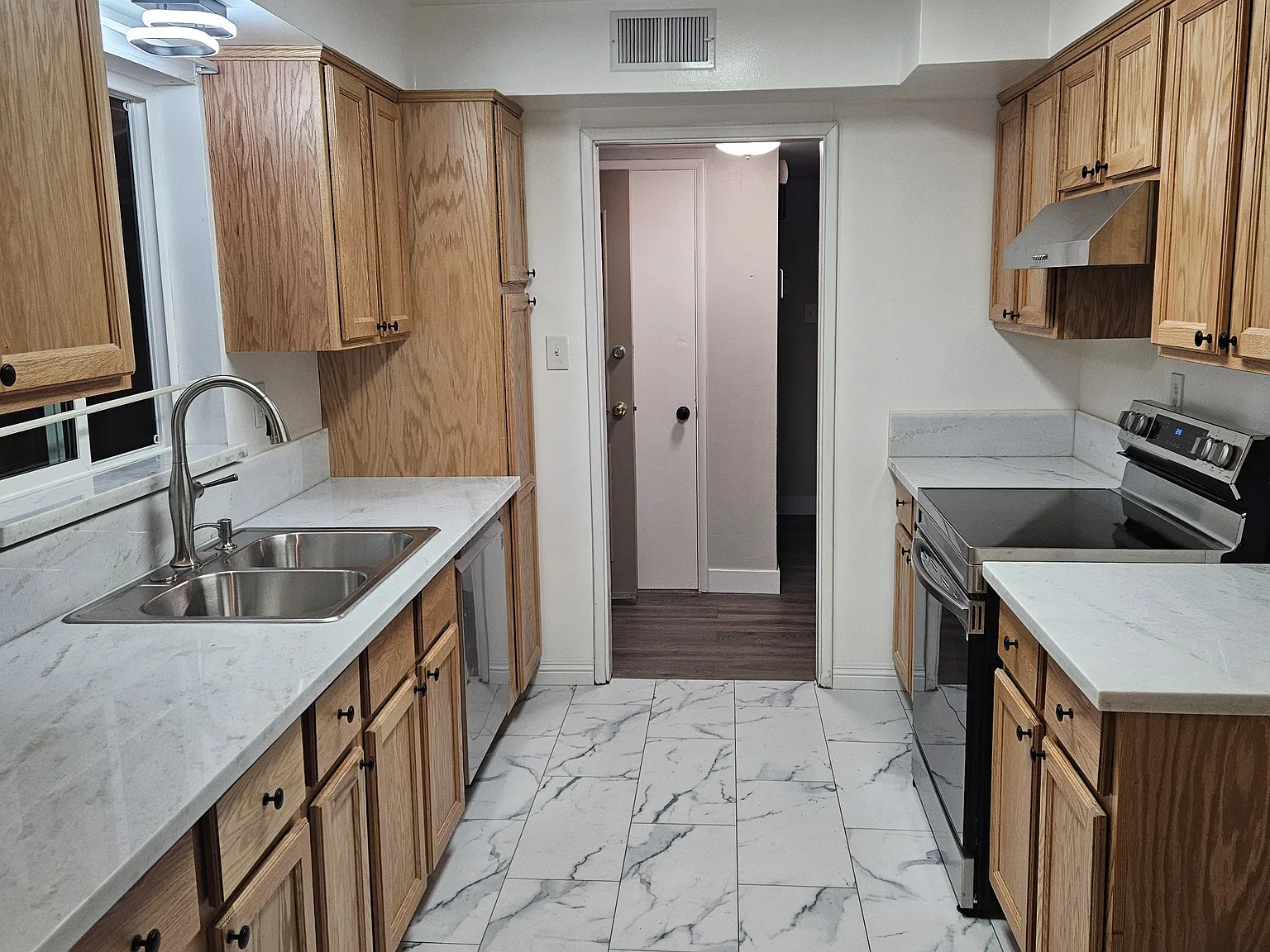 3 bed, 1572 sqft, $2,650 — Photo 4
