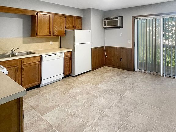 4th image of 3138 Byron Center Ave SW APT 3