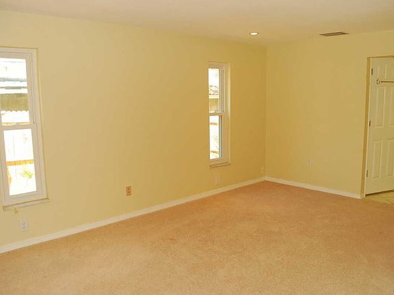 5th image of 1824 Oak Forest Dr W