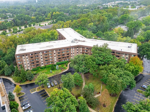 120 Lakeview Dr APT 208, Bloomingdale, IL 60108