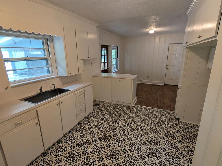 1504 Hyman Ave — Photo 5