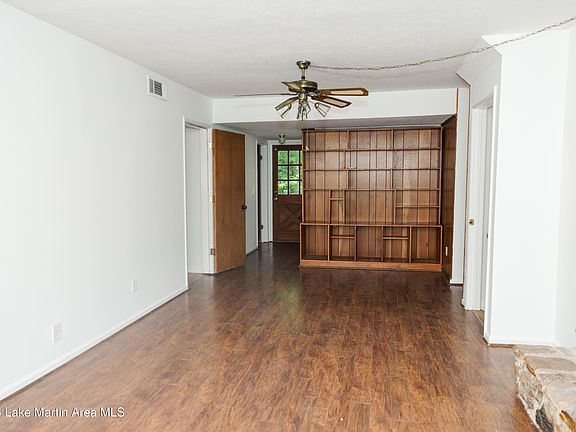3rd image of 828 E University Dr